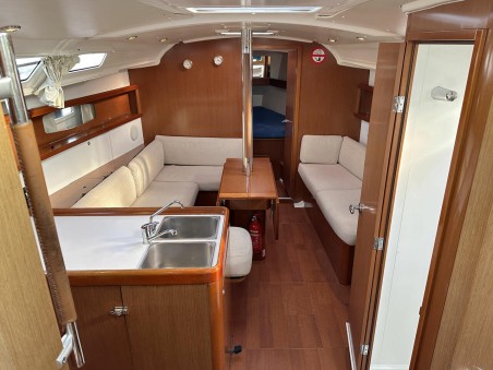 Bénéteau Oceanis 37 Summertime