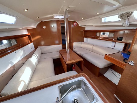 Bénéteau Oceanis 37 Summertime