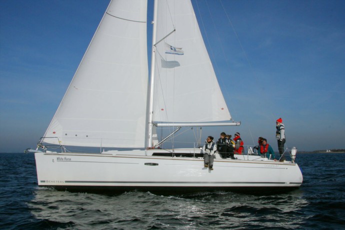 Bénéteau Oceanis 37 White Horse