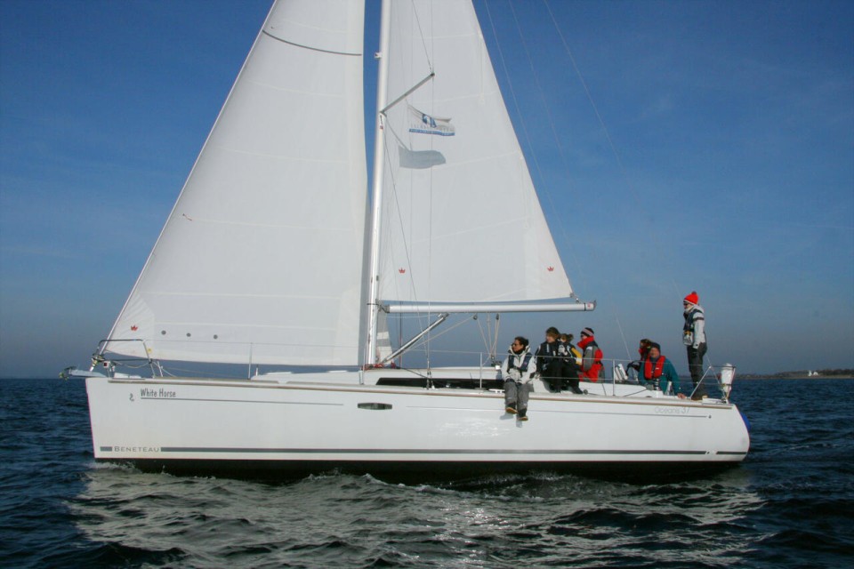 Bénéteau Oceanis 37 White Horse