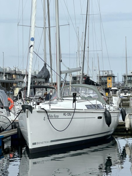 Bénéteau Oceanis 37 White Horse