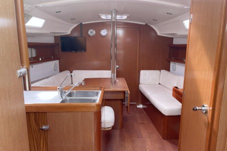 Bénéteau Oceanis 37 White Horse