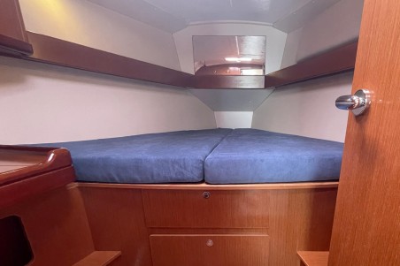 Bénéteau Oceanis 37 White Horse