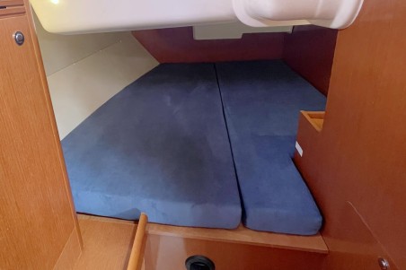 Bénéteau Oceanis 37 White Horse