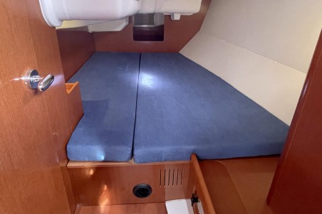 Bénéteau Oceanis 37 White Horse