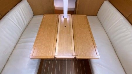 Jeanneau Sun Odyssey 30i Lightning