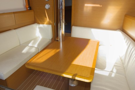 Jeanneau Sun Odyssey 379 Pluto