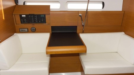 Jeanneau Sun Odyssey 409 Rocky