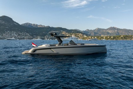 Vanquish Yachts Vanquish VQ40 Goldfinger
