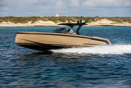 Vanquish Yachts Vanquish VQ40 Goldfinger