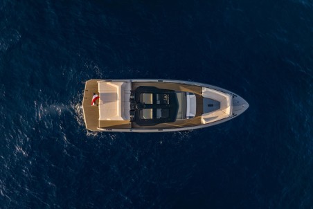 Vanquish Yachts Vanquish VQ40 Goldfinger