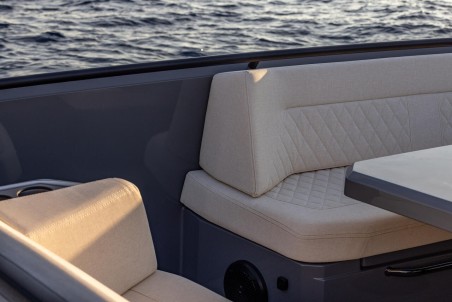 Vanquish Yachts Vanquish VQ40 Goldfinger