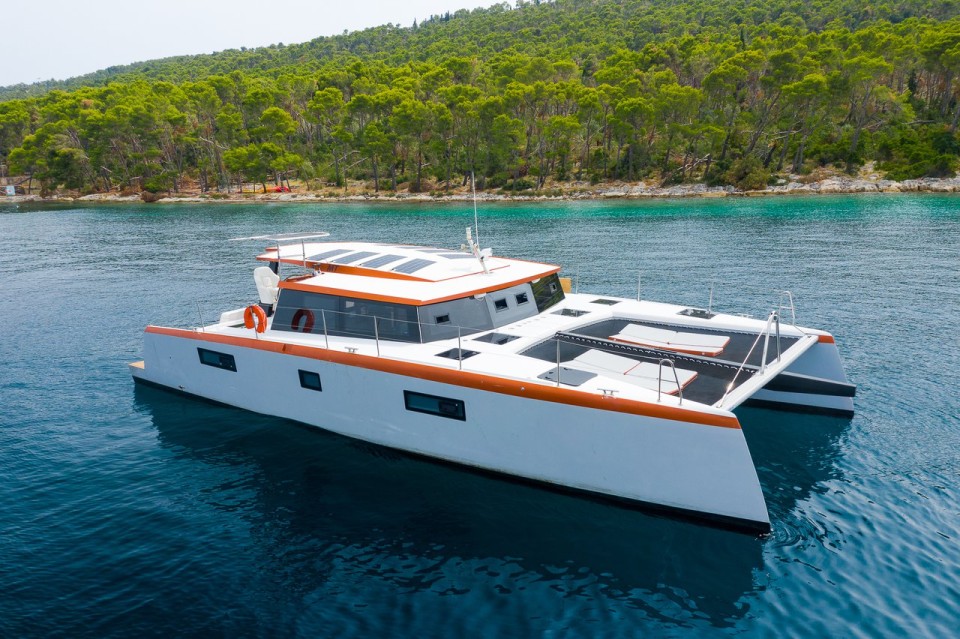 Luna Catamarans Luna 47 Power Orange