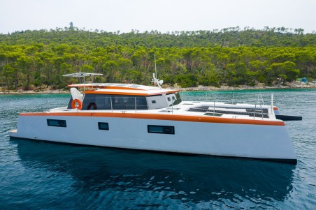 Luna Catamarans Luna 47 Power Orange