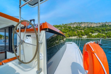 Luna Catamarans Luna 47 Power Orange