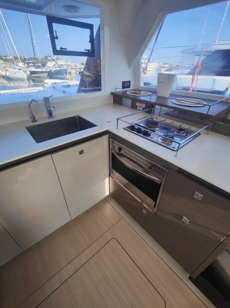 Leopard Catamarans / Robertson & Caine Leopard 42 - 4 cab. Alluzo