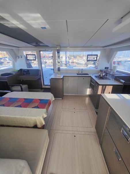 Leopard Catamarans / Robertson & Caine Leopard 42 - 4 cab. Alluzo