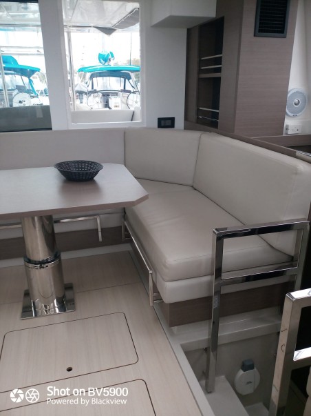 Leopard Catamarans / Robertson & Caine Leopard 42 - 4 cab. Mitsu