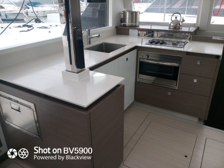 Leopard Catamarans / Robertson & Caine Leopard 42 - 4 cab. Mitsu