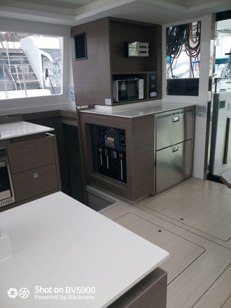 Leopard Catamarans / Robertson & Caine Leopard 42 - 4 cab. Mitsu