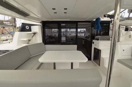 Leopard Catamarans / Robertson & Caine Leopard 42 - 4 cab. Myg V