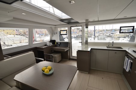 Leopard Catamarans / Robertson & Caine Leopard 42 - 4 cab. Myg V