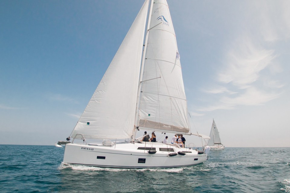 Hanse 388 | Czarter jachtu Hiszpania | Travelboat