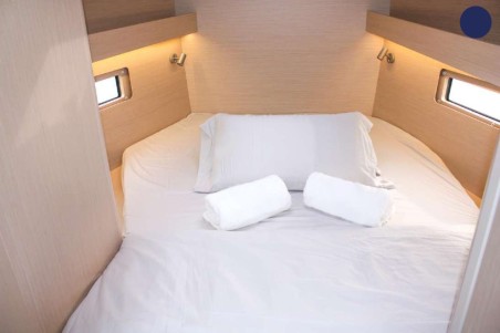 Beneteau Oceanis 40.1 | Yacht Charter Spain | Travelboat