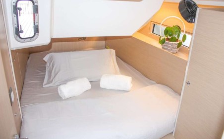 Beneteau Oceanis 40.1 | Yacht Charter Spain | Travelboat