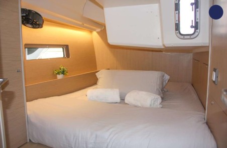 Beneteau Oceanis 40.1 | Yacht Charter Spain | Travelboat