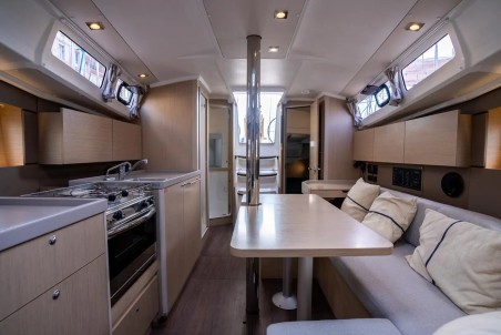Oceanis 35.1 | Yacht Charter France | Travelboat