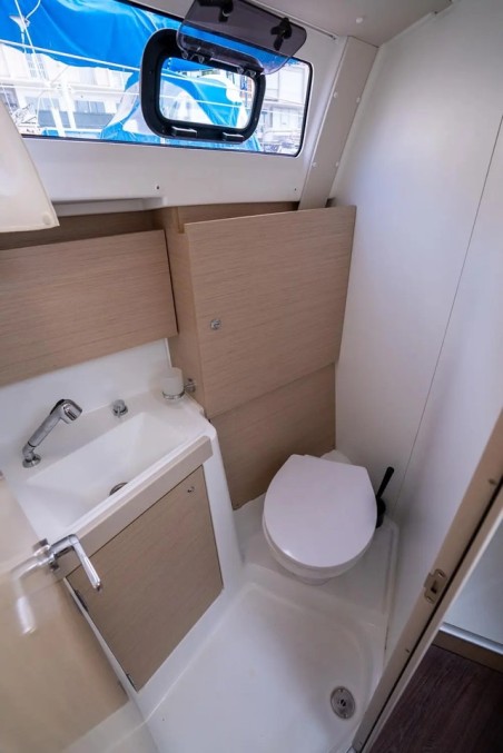 Oceanis 35.1 | Yacht Charter France | Travelboat