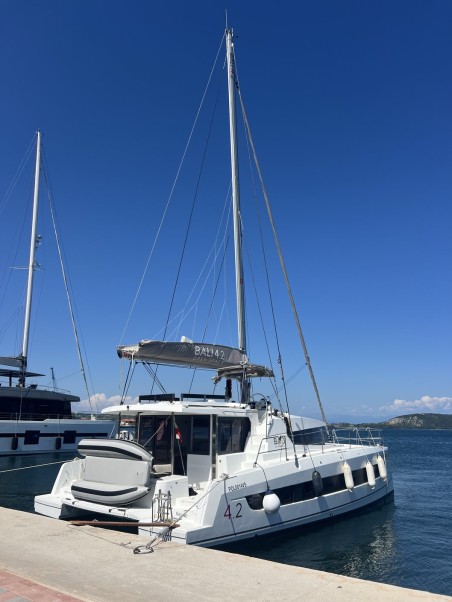 Catana Group Bali 4.2 - 4 + 1 cab. Honey Meadow