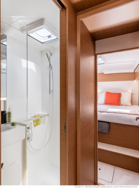 Excess Excess 11 - 4 + 1 + 1 cab. Ella