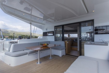 Excess Excess 15 - 6 + 2 cab. White Lotus