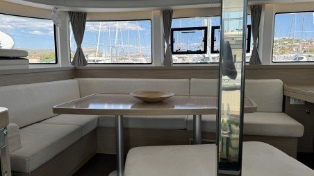 Lagoon-Bénéteau Lagoon 42 - 4 + 2 cab. Skylight