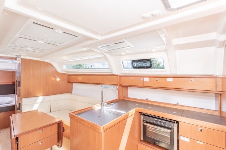 Bavaria Yachtbau Bavaria 37 - 2 cab. New Beginnings