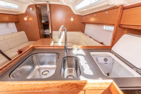 Bavaria Yachtbau Bavaria 37 - 2 cab. New Beginnings