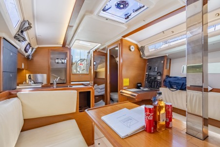 Jeanneau Sun Odyssey 349 - 3 cab. Off The Clock