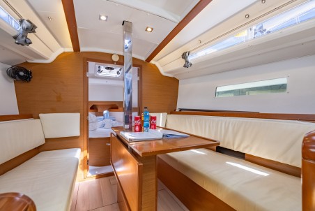 Jeanneau Sun Odyssey 349 - 3 cab. Off The Clock