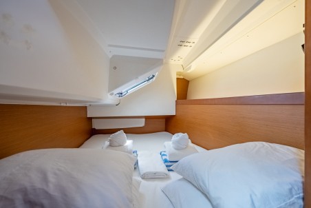 Jeanneau Sun Odyssey 349 - 3 cab. Off The Clock