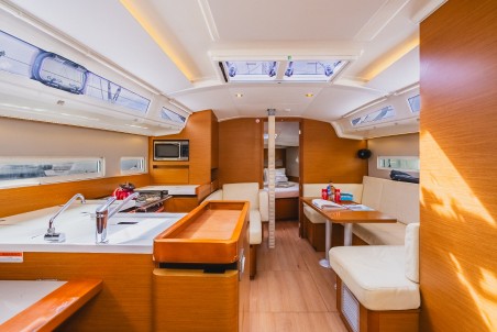 Jeanneau Sun Odyssey 410 | Yacht Charter British Virgin Islands | Travelboat