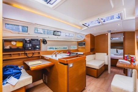 Jeanneau Sun Odyssey 410 | Yacht Charter British Virgin Islands | Travelboat