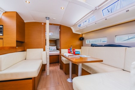 Jeanneau Sun Odyssey 410 | Yacht Charter British Virgin Islands | Travelboat