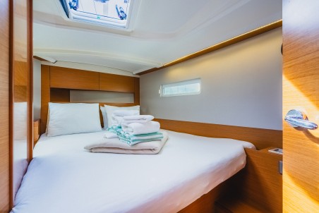 Jeanneau Sun Odyssey 410 | Yacht Charter British Virgin Islands | Travelboat