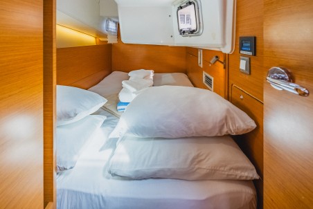 Jeanneau Sun Odyssey 410 | Yacht Charter British Virgin Islands | Travelboat