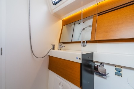 Jeanneau Sun Odyssey 410 | Yacht Charter British Virgin Islands | Travelboat