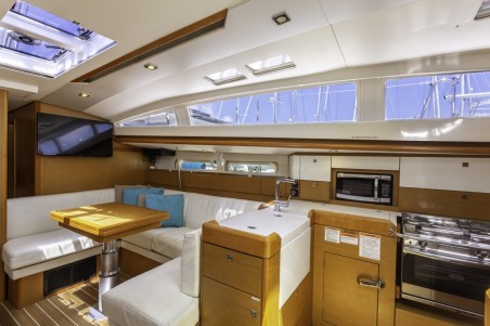 Jeanneau Sun Odyssey 44 DS Sea Wolf
