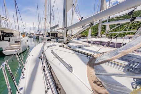 Jeanneau Sun Odyssey 440 - 3 cab. Air Guitar