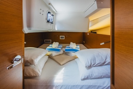 Jeanneau Sun Odyssey 440 - 3 cab. Air Guitar